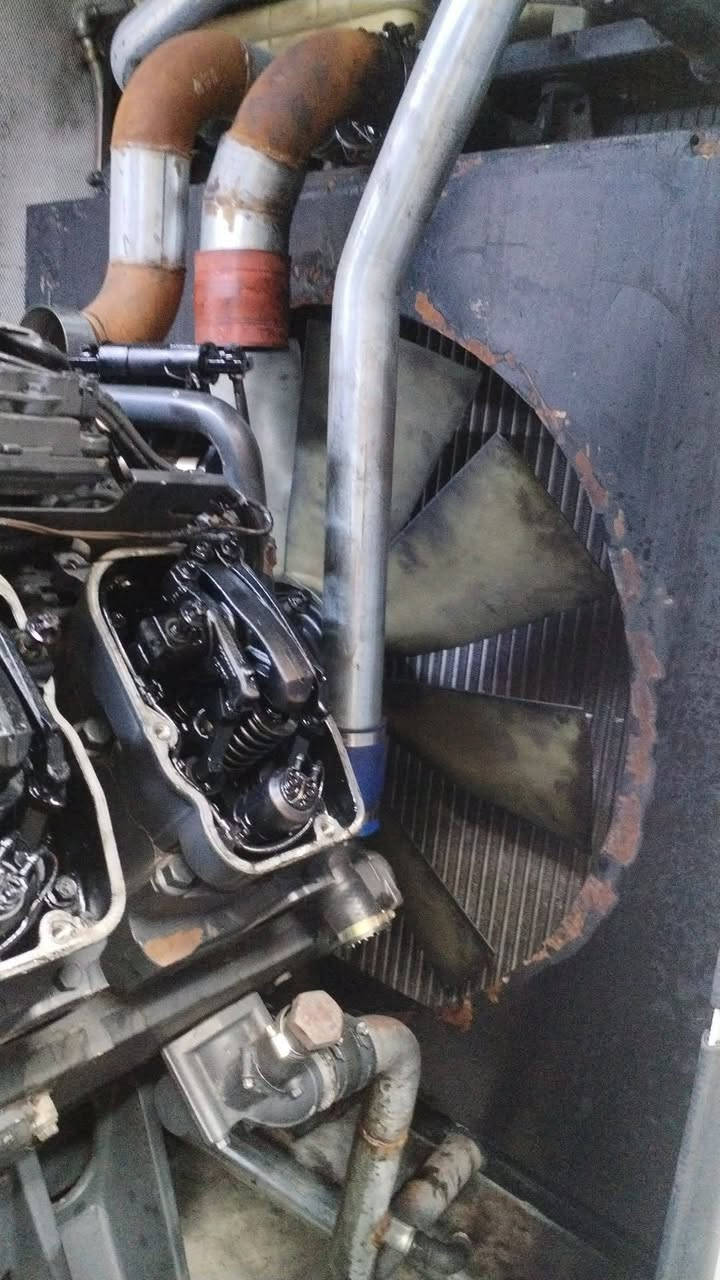 للبيع مولده كامله اسكانيه وحش اصل مولده. محرك كامل استندر عطل بيه فار بوشه كامشفت فقط راس توليد 400 ابلادي لاتصال ***********
