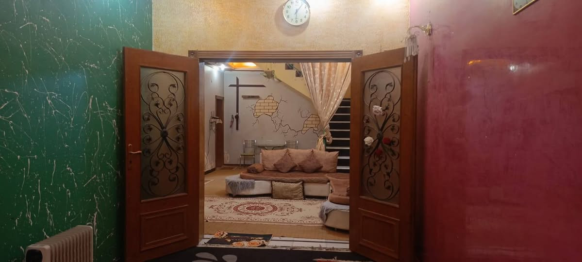 ... للبيع ...
دار ١٠٠ متر طابقين منطقة البوبيات (رقم التيل 55)
 داخل الفرع عن الشارع العام ١٥ متر
الطابق الارضي
استقبال + مطبخ  + صاله كبيره  + حمام داخلي +حمام خارجي +منور
الطابق الثاني
غرفتين واحده كبيره واحده صغيره +حمام +صاله
موضح في الفيديو بالكامل
الاستفسار اكثر الاتصال واتساب على الارقام...
  ⁨***********⁩
  ***********
