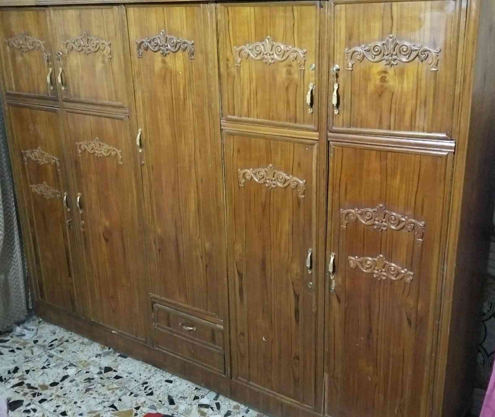 للبيع ٥ بيبان ٢٥٠ بابين ملحق ١٥٠ تخم ١٧٥
 المكان كفاءات العبيدي
 ***********
