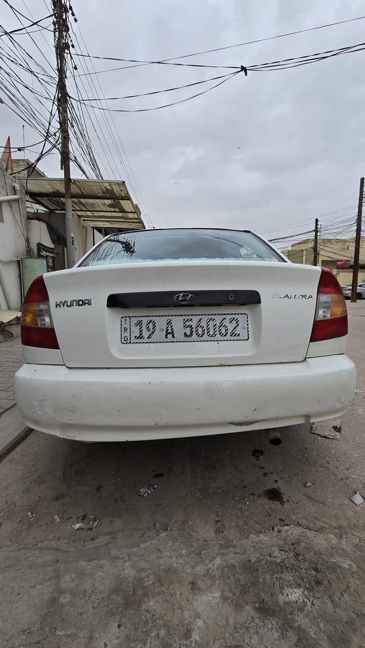 للبيع اكسنت موديل 2001 مصبوغه كله
المحرك بي خيط بخار والگير جديد 
الحداديه كله ستوني معمره درايم شفت حاويه ومشط حاويه والكهربائيات كله شغاله 
گير اوتوماتيك داخله نظيف باسمي ستوني مرقمه مكاني بل النجف الموبايل *********** موجود ع الفيس او الخاص.  سعره 48 وبيه مجال قليل
