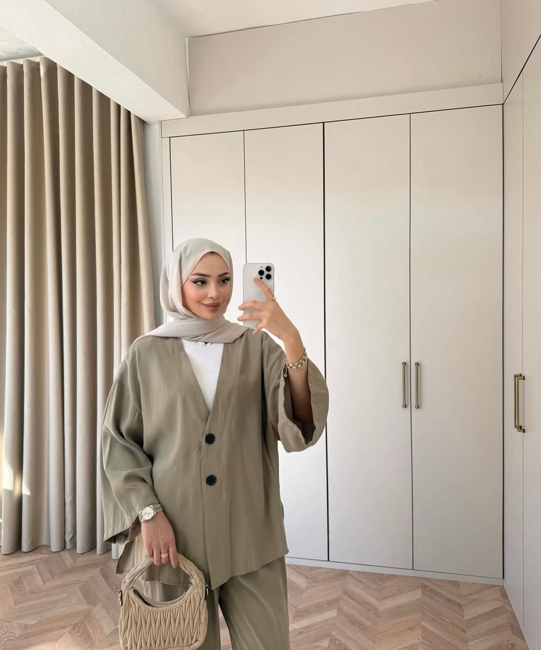 الجديد يمنا بس 🌐
سوت يتكون من قطعتين 
قياسات (36-38-40-42-44-46-48)
متوفر ب4الوان ✨
للحجز مراسله الصفحه 
#fashion #followforfollowback #fyp #explore


**إذا كنت صاحب هذا الإعلان وتريد حذفه لأي سبب، رجاءا أرسل رسالة إلى الدعم الفني**