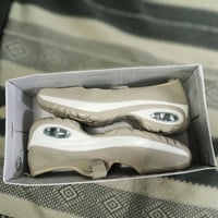 مقاس ٤٣ • للبيع • ملابس