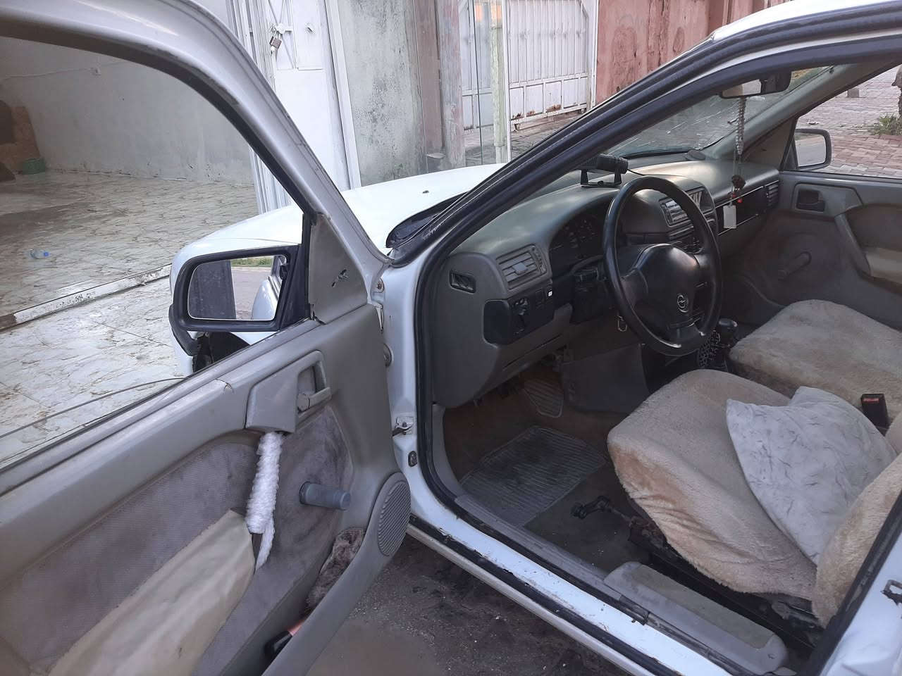 السلام عليكم للبيع فكتره موديل 1989 كير بس ثالث يفلت سياره جاهز من كلا نواحي صدر تايرات كهربائيات سنويه سقطه من شرط اضبار قرص من 2018 بي ضربه من ورا اومن كدام سياره جاهزه سعر28رقم موبايلي  *********** مكان كركوك
