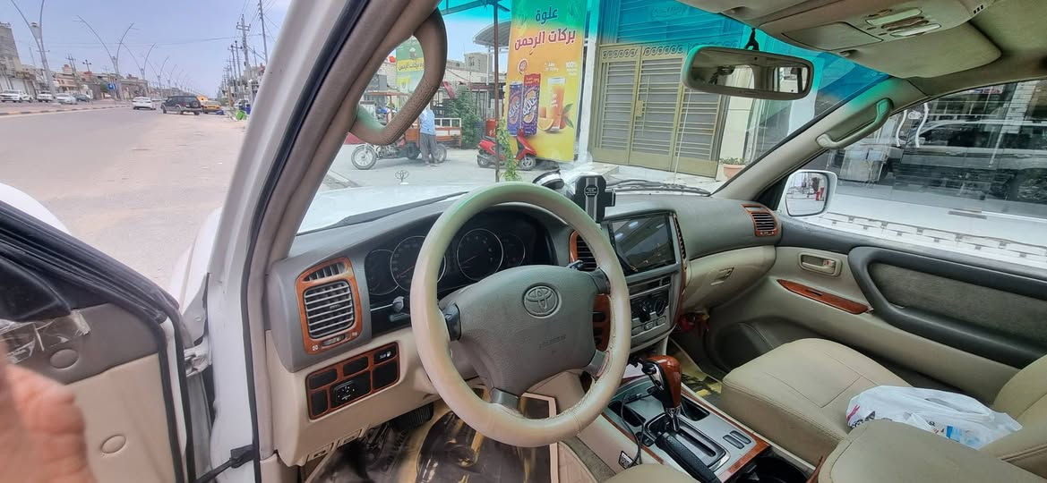 السلام عليكم
لاندكروز مونيكا@2006@  v6   ماشية170   نظيفة جدااا جاهزة من كلشي السعر165 وبيها مجال . رقم اربيل ب اسمي . البصرة .........***********

