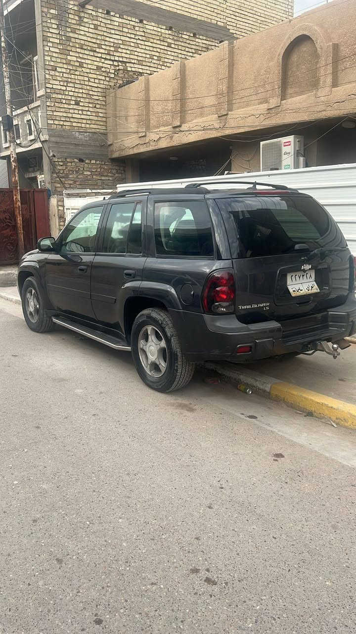 السلام عليكم بلايزر شمالي موديل ٢٠٠٧ لون نفطي بلادية سعرهة شدة وعشرين يعني ١٢ الف دولار هاتف *********** عنواني الغزالية
