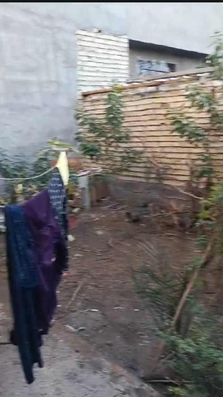 بيت للبيع مساحه الكليه  140 متر العنوان الدورة زراعي شارع 60 قريب علـّۓ  شارع الصحه 
البيت عباره عن طابق ونص
2 غرف نوم
حمام طابق الأول وحمام بالطابق الثاني
هول استقبال
خدمات
حديقه 40 متر
ارضيات جدران كامل
هول بالطابق الأول وهول بالطابق الثاني
البيت شارع 10 متر
كهرباء مي مجاري كامل
طابو صرف زراعي سند 25 ملك صرف
مجاور السكني شارع 10
للأستفسار اتصال او واتساب علـّۓ  الرقم
*********** بغداد, العراق
