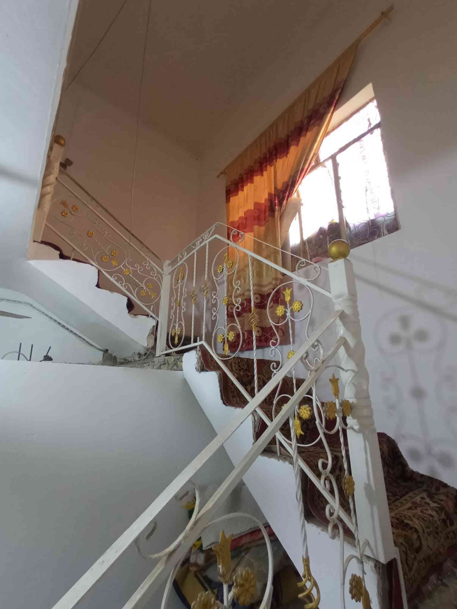 اللهم صل على محمد وال محمد 
دار للبيع المساحه 100م طابو زراعي سند 25 تحويل مباشر 

                                   طابق واحد 
غرفه وكلدور وستقبال ومطبخ ومجمع صحيات داخل وخارج وبيتونه 

عنوان حله شارع 100قرب جسر المشات 

منطقه سكنيه خدمات بيت جديد ومرتب ولسعر جدا مناسب 

السعر   55  وممكن تفاوض للاستفسار اكثر اتصال ***********

                                      ملاحضه

عندك عقار اتريد اتبيعه او تأجره طابو صرف او طابو زراعي مراسلت الصفحه او اتصال ***********
