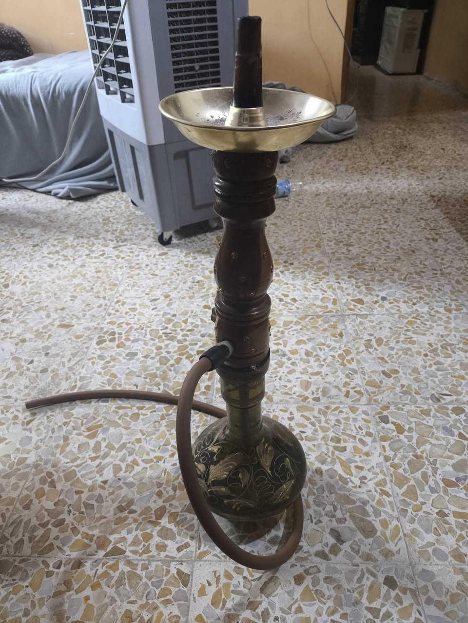 نركيلة خشب داخلها نحاس نضيفة كلش انضف من الصورة سعرة 35 الف  *********** متواجد واتساب او بل خاص

