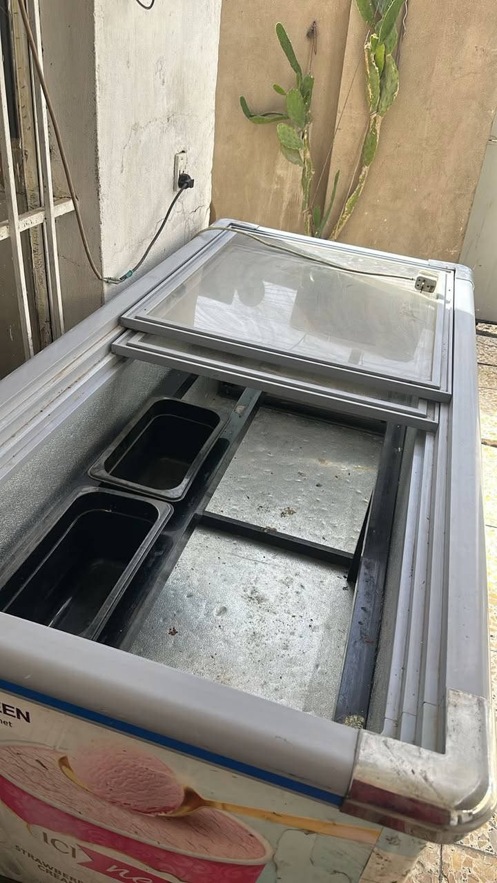 عندي مجمدات ثنين مال موطه وحده خزن وحده عرض 12 بلانكه ومكائن ازبري ثنين هوسك حوضين وعارضه عاموديه مكاني بغداد جديده للتواصل ***********
