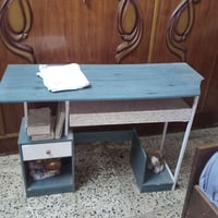 ميز دراسة مع ضوية • ميز طعام بدون كراسي