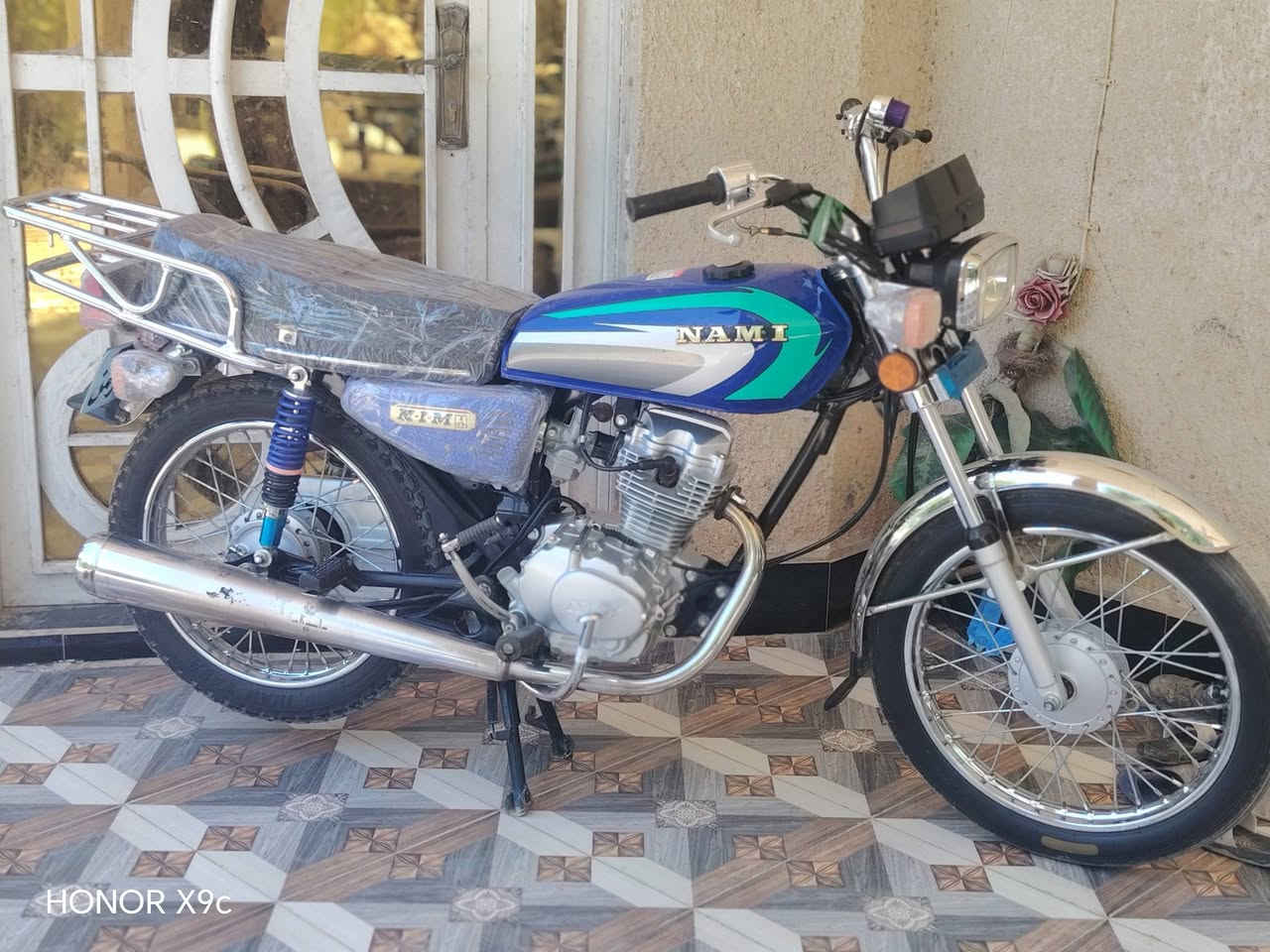 للبيع نامه مديل 27 شبه شلامجه طبق لأصل 3 أحرف ماطور انضف من بصور السعر 800 وهذا رقمي ***********
