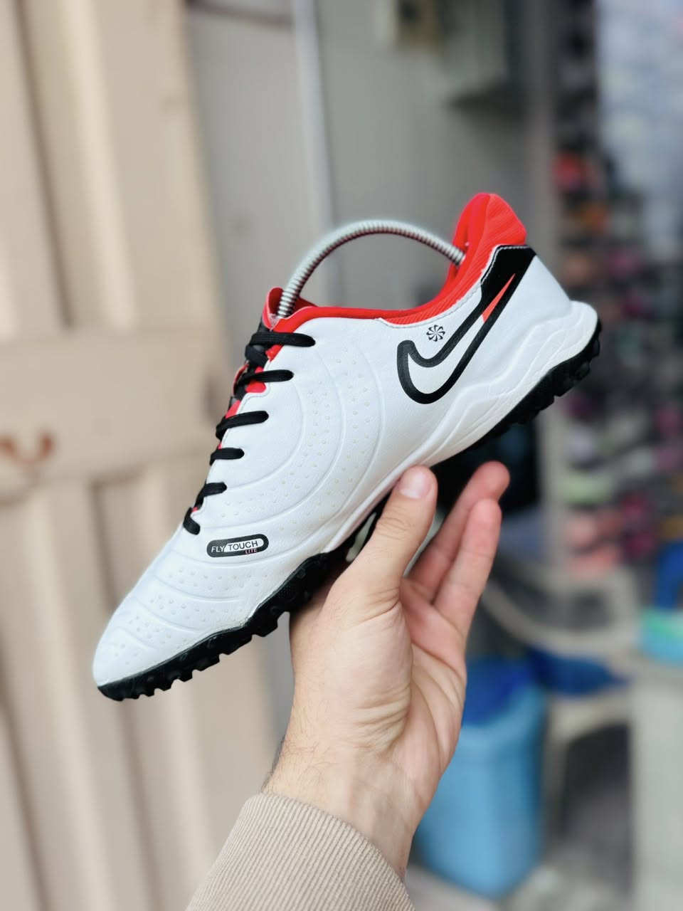 نايك تيمبو برو 

باله اصلي فول نضافه 

قياس 42 ونص 

طركه طبيه 

توصيل متوفر جميع محافضات العراق 

***********
