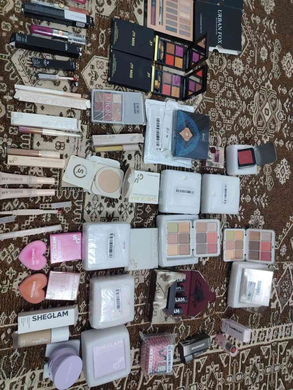 مكياج للبيع كله جديد شكلام اصلي ابو الفلينه وايتمات منوعه العدد ٦٠ قطعه ولشراي يتفضل خاص


**إذا كنت صاحب هذا الإعلان وتريد حذفه لأي سبب، رجاءا أرسل رسالة إلى الدعم الفني**