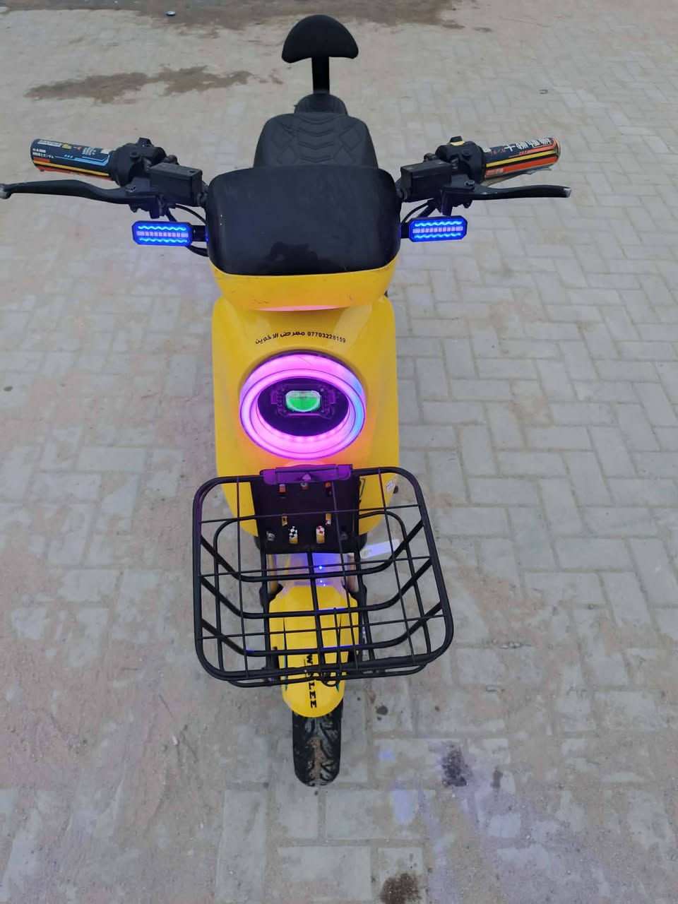 السلام عليكم
ار 9 مديل 26 لون اصفر 
5 بطاريات دبل حجم كبير 26 امبير وينلي  
4نمر سرعه 109 سرعه حقيقيه 70 
شاحنه الاصليه كهربايات كلهه شغاله لايت عالي وناصي دبل اشاره اشاره يمنه ويسره وياها سويجين وبصمه وكارت  السعر 450 بيع مستحجل 
واتساب ***********
عوان بصره  حيانيه شارع التاميم على شارع القائد
