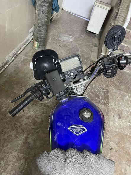 سافان للبيع 500 
الدراجة حلوه و نظيفة شلعة و معدل ما مشتغله دلفري 

دبلات بوكسر جدد ضوه عالي ناصي تانكي جدييد 

كهربائيات كاملة الدراجة ماتوكفك

و اوراق مال كمرك وياها يعني تترقم مكاني السيدية 

مستعجل عالبيعة كلش الصندوك و الكماليات وياها 

وااتتساااببب ***********
