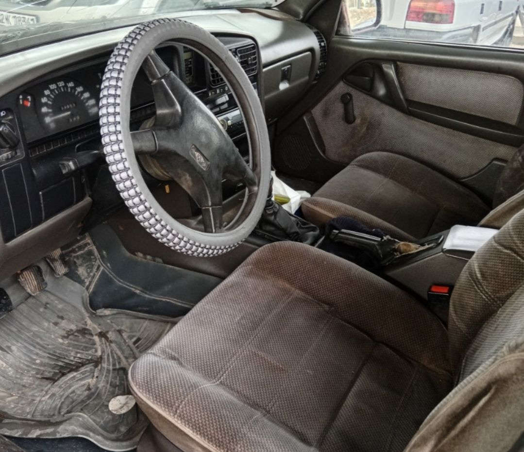 اوميكا حجم 20 موديل 90
محرك كير شرط بدون صبغ بدون دعم داخلها جديد 
وضع الشركه سنوية ابيض شرعي خارج العراق
 يرجع بشهر الرابع بس اني ابيع فحم 
  كابون بانزين بيها
***********
*********** موصل
سعر ١٥ ورقه كلشي بحكو
