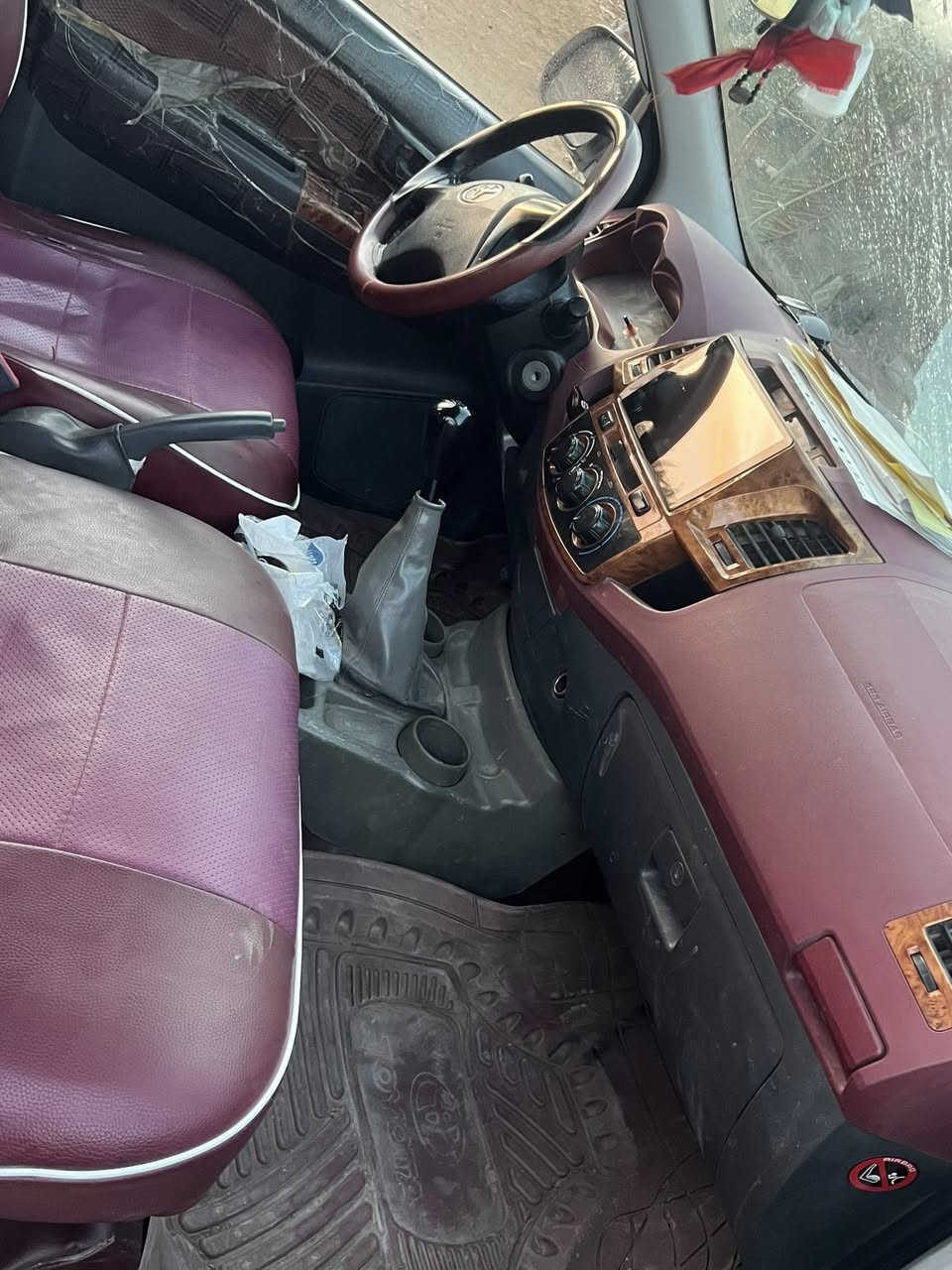 بيكم 2014 عماني 
كير عادي 
كشن متصل 
شاصي 12
رقم بغداد
مسجل شاشه ايباد تدفئه تبريد 
باسمي تحويل مباشر سنويه ما نافذه كير محرك تخم تاير كلش نضيفه السياره  
بيهه رشه صبغ قليل تقريبا شبر خلف التاير الخلفي  والباقي كفاله ماشر عليه بالصوره السعر 180 وبيه مجال قليل ***********
