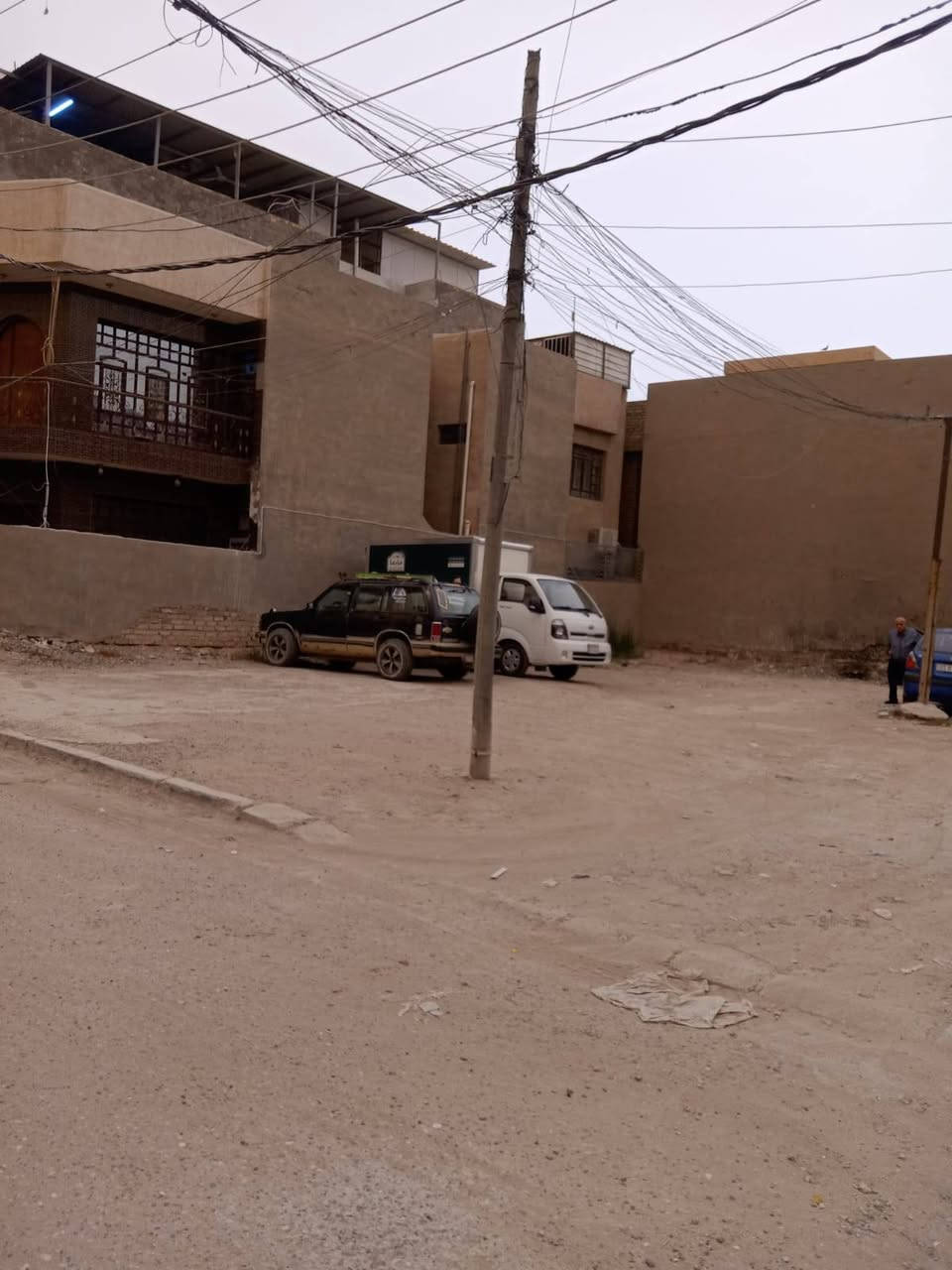 قطعة ارض للبيع الدوره الشرطه حاتم السعدون قرب جامع الجميلي شارع اسواق العسل المساحه ٢٢٠م ركن على شارعين.الاتصال. ***********
***********
