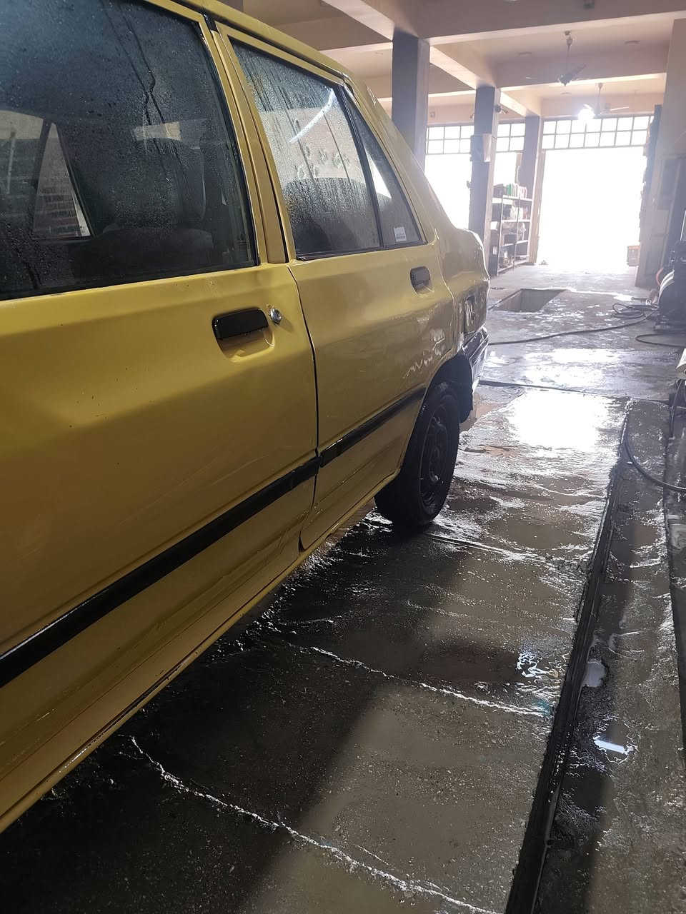 السلام عليكم  سايبه موديل 15السياره تعمير كامل  من لغود من دبلات من كلشي  السياره حلوه كلش 
السياره مطلوبه هيئه وغرامات  
السعر 18وبيه مجال اتصال *********** المكان ديوانيه مركز
