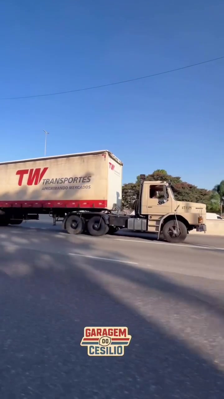 Firme no trabalho Scania T142 1982

#garagemdocesilio #scania #scaniav8 #scaniatrucks #caminhão


**إذا كنت صاحب هذا الإعلان وتريد حذفه لأي سبب، رجاءا أرسل رسالة إلى الدعم الفني**
