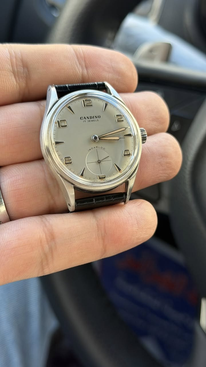 ⁨نوادر الكاندينو 
made in Swiss 🇨🇭
كاندينو سويسري اصلي 
ميل ثواني منفصل
انتاج الستينات 1960s
نصب تكويك مكينة الاوميكا
قطر 36
17 حجر
نضافة تامة 100‎%‎
السعر بلاش 145 الف فقط


**إذا كنت صاحب هذا الإعلان وتريد حذفه لأي سبب، رجاءا أرسل رسالة إلى الدعم الفني**
