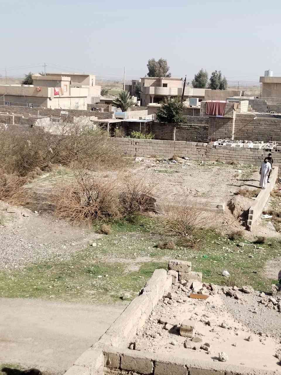 السلام عليكم  
اساس للبيع حي المهندسين 
مساحه القطعه  320 
السعر 15مليون وبيها مجال
***********
***********
