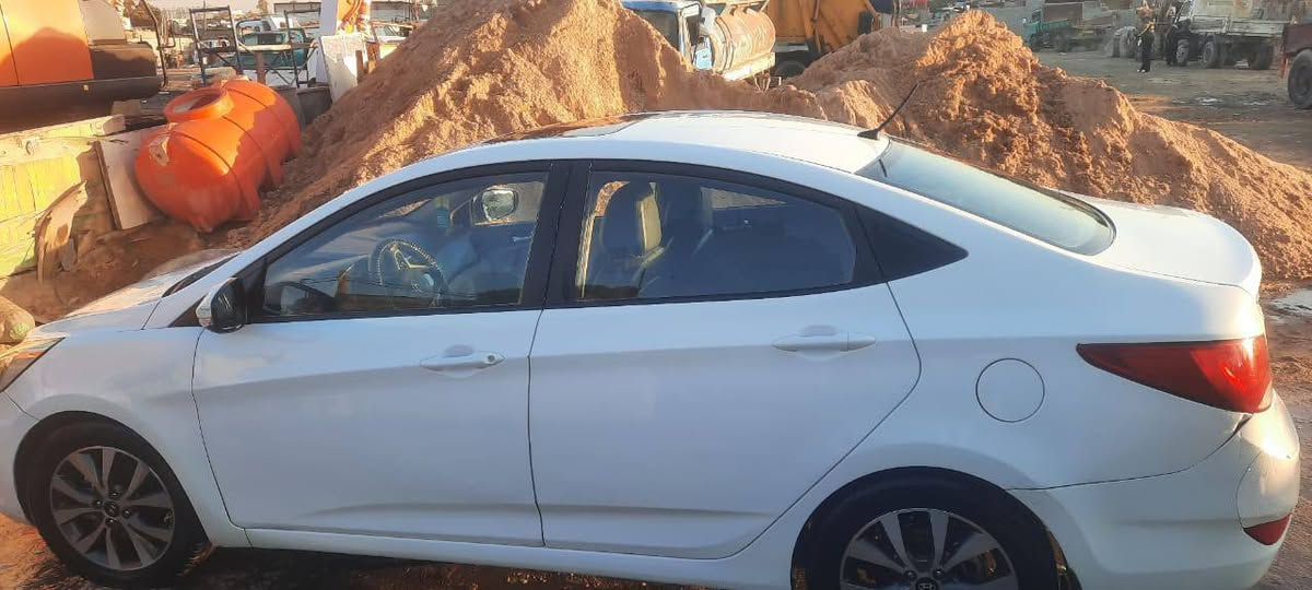 السلام عليكم
اكسنت خليجي مديل 2016 بيه جاملغ اثر شخوط ومصبوغ ودعاميات مبدلات باب السايق بارد شبرفقط 
مكينه مكفوله كير مكفول تبريد ثلج❄ 
باسمي تحويل ثاني يوم 
مكاني بغداد الحريه
*********** رقم صاحب السياره
عارضه ب 105بيه مجال بسيط 
مكلف بل نشر
