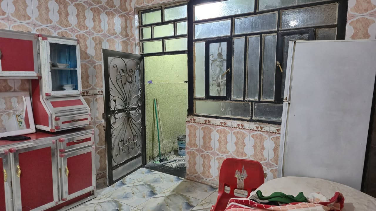 السلام عليكم من رخصه الادمن دار للبيع
استقبال مطبخ هول كبير غرفتين نوم صحيات خارجيه صحيات داخليه كراج سياره مساحه 200 متر العنوان حي الصحه قرب الكورنيش مجار سنتر ليمونه يبعد عن شارع الكورنيش 80 متر سعر 315 قابل للتفاوض استفسار اكثر اتصل على هذا الرقم *********** مكلف بالنشر
