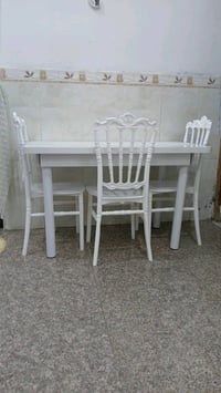 ميز • ٤ كراسي • التأميم القادسيه الثانيه