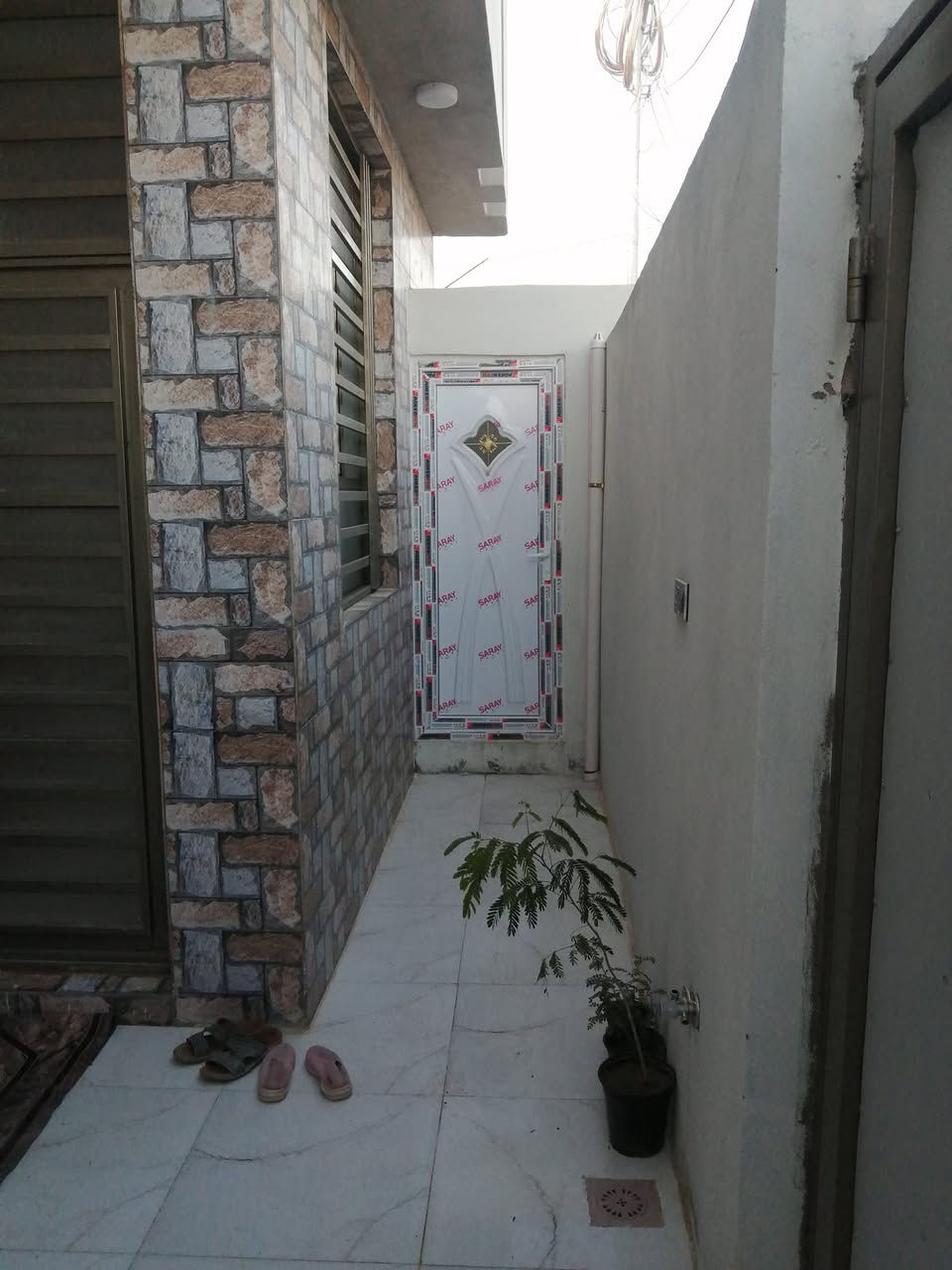 يــالله بــيــت 100 متر 
بناء جديد طابوك … صب اساس وسقف 
سطح مطبك شتايكر بــيــت جاهز وقريب لشارع 
غــــرفـــه صــــالـــه اســـتــقــبــال مــطــبـــخ تـــخــاريـــج 
عنوان البيت شارع المطار شارع علكم …قرار محكمه طابو زراعي 

 +اتــصـال ***********
