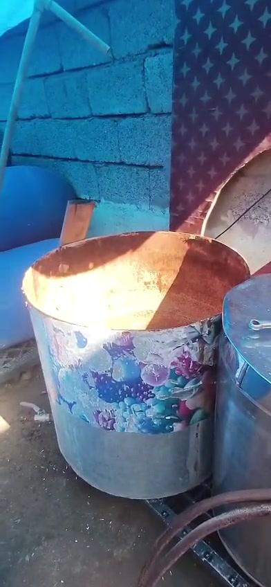 سلام عليكم عندي هاي المكائن للبيع. مكينة مثرام لحم وفلافل. مع مكينة ازبري سلستيل. الشراي يتصل على هذا الرقم. ***********
