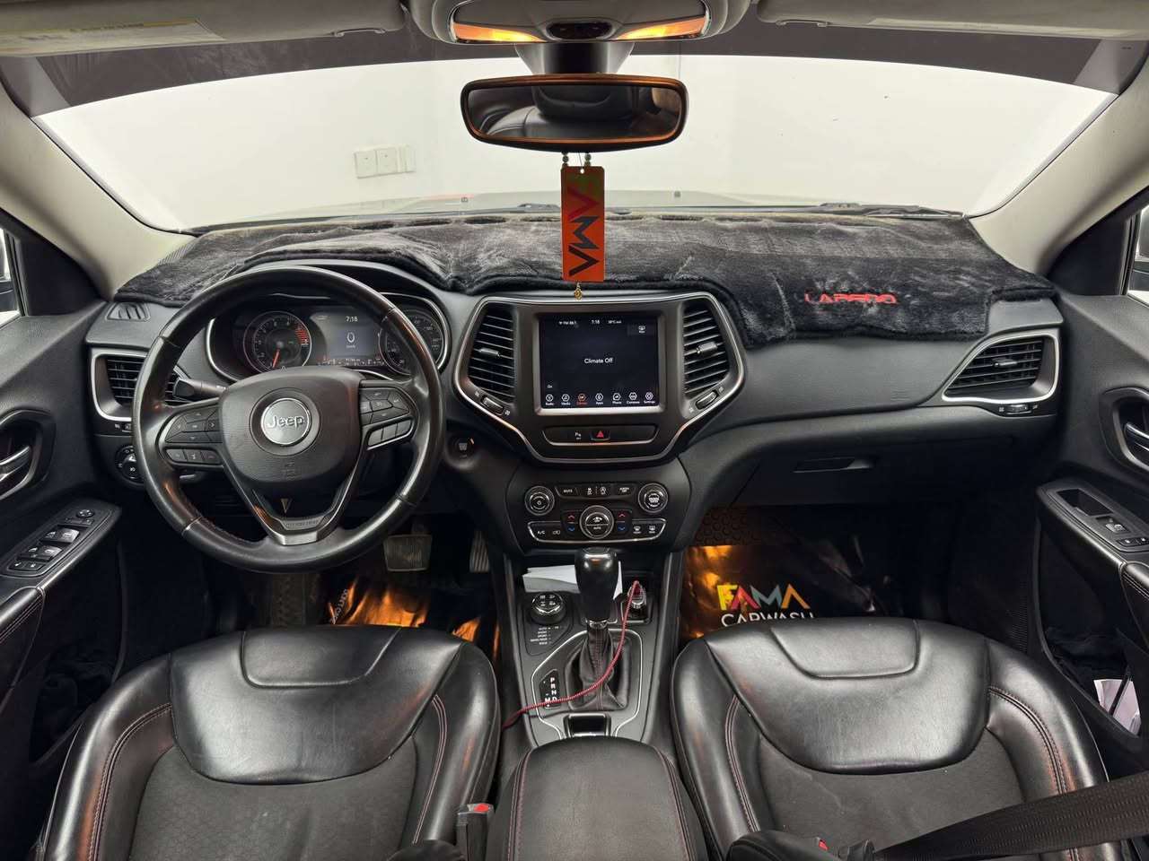 Jeep Cherokee 2020
جيب شيروكي ٢٠٢٠
السيارة مواصفات TrailHawkفول بدون فتحة

اكسل خلفي قفل 
مكينة V6 3.6L
91,000ميل ماشية
بنید و جاملغ صبغ بدون دواخل وبدون  ایرباکات 
 
ب سعر 137$ ورقة و بي مجال

مكان السيارة

دهوك -معرض ارشف R-Shev
رقم51 من معارض التيرمينال 

***********
*********** دهوك, العراق
