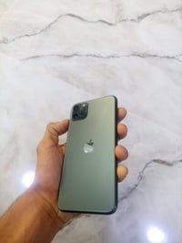 11 أبرو ماكس نضافهه فول وله شخط  كله ابلادي بطاريه81 ذاكره 256 شاشه اب...