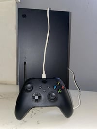 للبيع اكس بوكس سيرس x ون تيرا نظيف استمال جدا قليلل ويا كامل ملحقاته م...