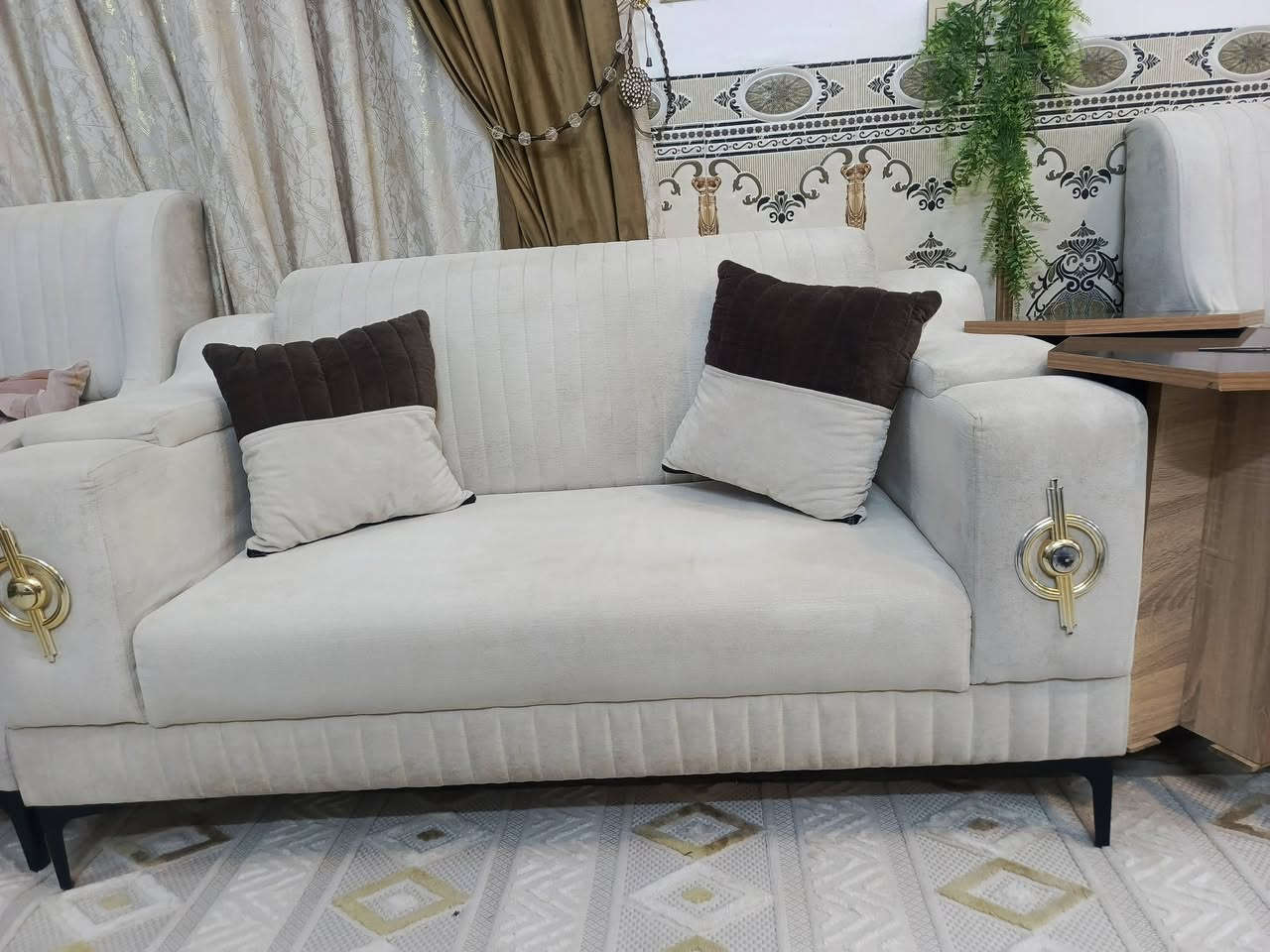 تخم تسكام وغرفه اخشاب تركي النجف المناذره قرب التربيه للاستفسار التصال ***********/***********
