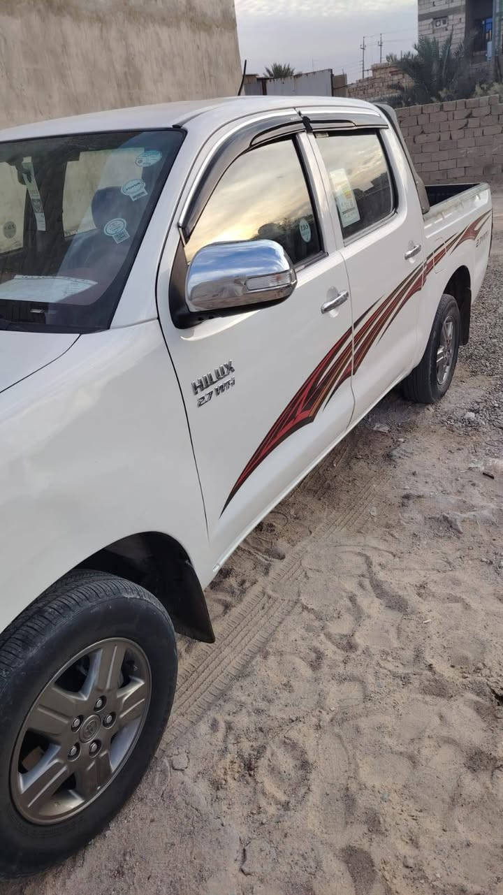 هايلوكس 2014 محرك كير حداده كله جديد ومكفول من الضربه بيه بس بارد بل جاملغ السياره بل بصره السعر 225 وبيه مجال قليل *********** رقم راعي السياره
