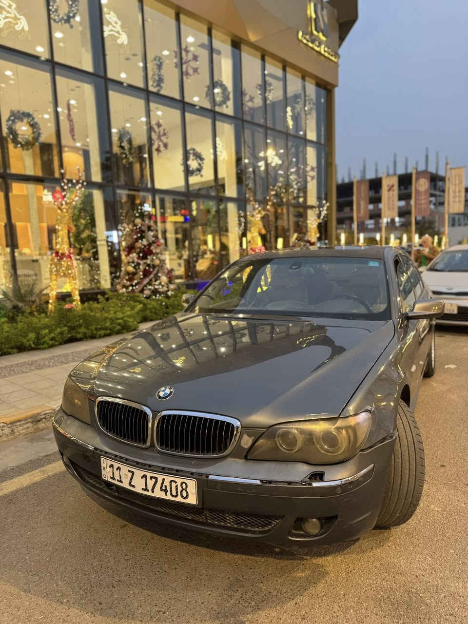 السلام عليكم للبيع شارع بي ام موديل 2007 حجم 750i هزه و سنويه جديده السياره ماشيه 97 مكان السياره بغداد  السعر 130 بيه مجال 
***********
