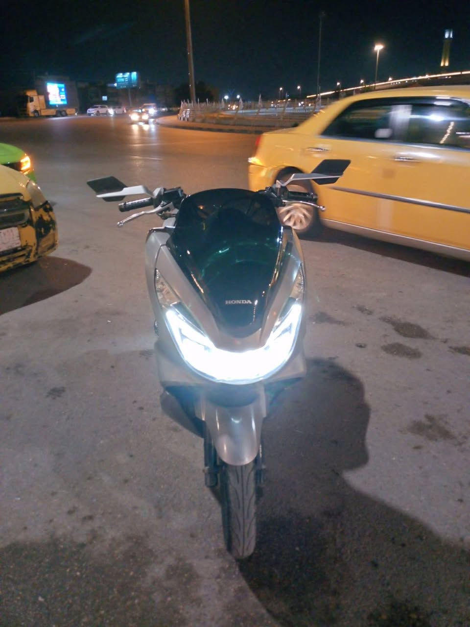 🔥 للبيع دراجة هوندا PCX الجيل الثاني 🔥
محرك 150cc وارد ياباني 🇯🇵
دراجة قوية جداً وناعمة بالسواقة ومناسبة للاستخدام اليومي واقتصادية بالبنزين.
المميزات: 
✔ حساس الازدحام (إيقاف وتشغيل تلقائي)
✔ حساس أمان بالستاند
✔ الدراجة مكفولة
✔ حالة ممتازة ونظيفة جداً
السعر: 14 ونص
المكان: الكوت حي الزهراء 
للتواصل : ***********
