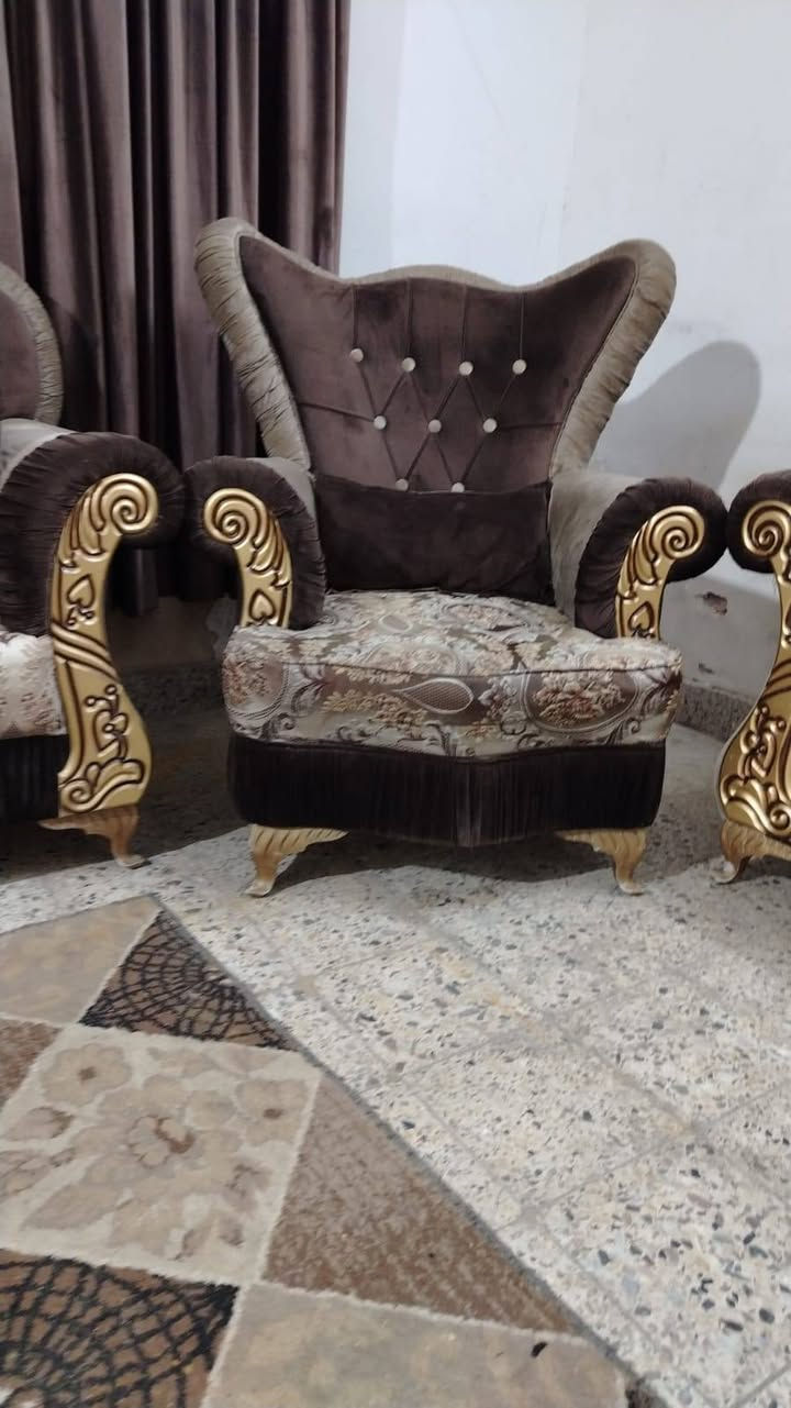 ملكي 10 مقعد 💺 اخو جديد اي ضرر مابي تسكام ثكيل تكمه سعر 375 بي مجال مكان لبياع *********** يوجد واتساب
