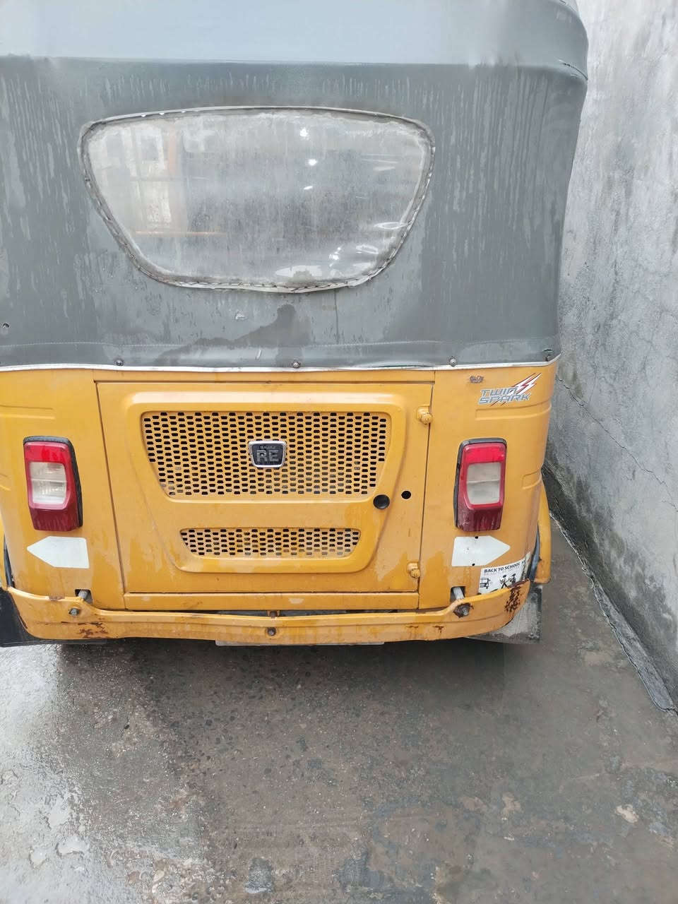 السلام عليكم ورحمة الله وبركاته تكتك موديل 21 كفاله عامه فقط زنجيل مبدل رقم بغداد العنوان بغداد الجديدة واي استفسار على رقم الهاتف ***********ابو رضا شرط وضع شركة
