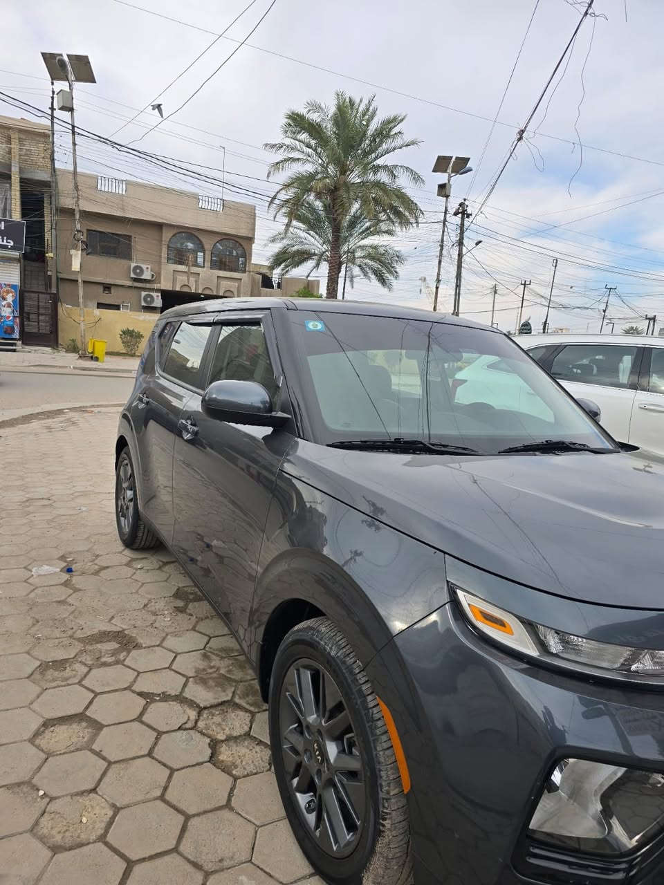 يا صول موديل 21

فئه السيارة ex فول الفول

محرك 2.0

حادثها موضح بالصور بس الصندوك معدل 

بدون تبديل بدون ايرباك

مواصفات:

فتحه سقف

بصمه 

تدفئه كشنات

داخل لون ابيض على صفار

تحكم ستيرن

تحكم تبريد بيانو

تنبيه خروج عن مسار

رادرات 360

عليها لدات على كل لايتات من عالي وناصي وبلاجكتور حتى ضوة رقم

تحكم ستيرن جهتين

تشغيل عن بعد وهوايه مواصفات بيها 

ماشيه 22الف بس

السعر 165 وييه مجال

للاستفسار

*********** بغداد, العراق
