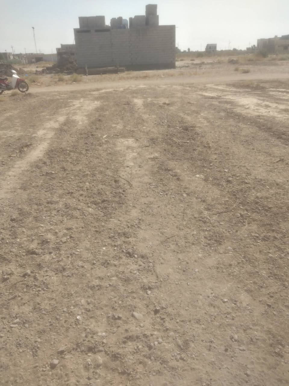 قطعة أرض للبيع سند زراعي طابو تتحول حجه مساحتها ١٢٠ واقع حال ١٢٦ متر ماء وكهرباء سعر ٢٠ شراي يتصل عنواني بلد حي ازدهار  ***********
