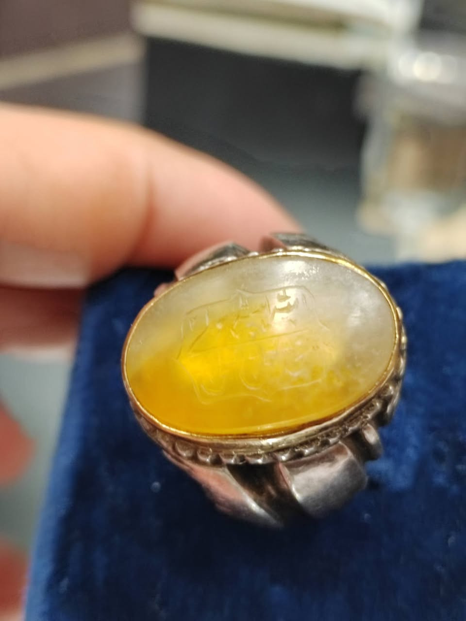 السلام عليكم لعيونكم احبتي عقيق يماني اصفر قديم اصلي غير معالج او مجمر خط قديم داير ذهب تواصل خاص


**إذا كنت صاحب هذا الإعلان وتريد حذفه لأي سبب، رجاءا أرسل رسالة إلى الدعم الفني**