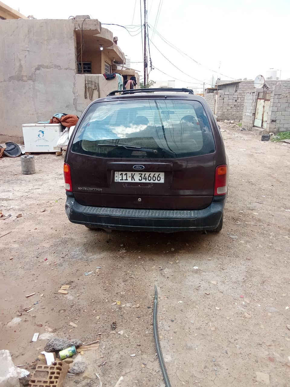 سلام عليكم فورد وند ستار موديل 2000 
رقم بغداد انكليزي  
سياره فول مواصفات 
تبريد شغال 3قطع 
مكينه جديده حاويه كير جديد 
بس بيها عطل كهربائي  عقل 
***********خابرني وبيك خير وتدلل
