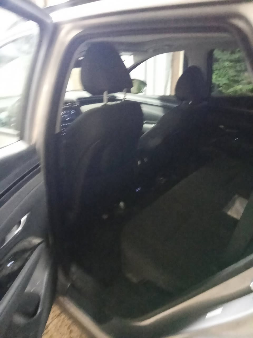 السلام عليكم ...توسان 24 وارد امريكي . هايبرد مرقم بغداد 
اللون سلفر .بنوراما .
حادثه موضح بالصور 
للاستفسار ***********
