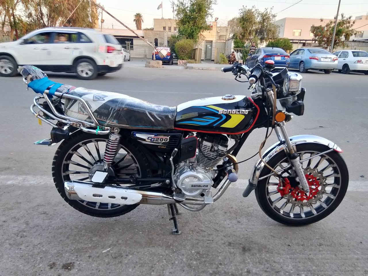 السلام عليكم دراجه البيع مستعجل سيفان موديل 25محرك200cc دراجة نضيفة خير من الله اوراق بيهة دراجه كامله كهربايات شغاله ليت عالي ناصي السعر 650 وبيهة مجال حك الجيه مكان ديالئ شهربان اتصال ***********
