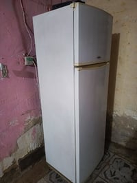 ثلاجه • نضيفه جدا • اتصال خاص