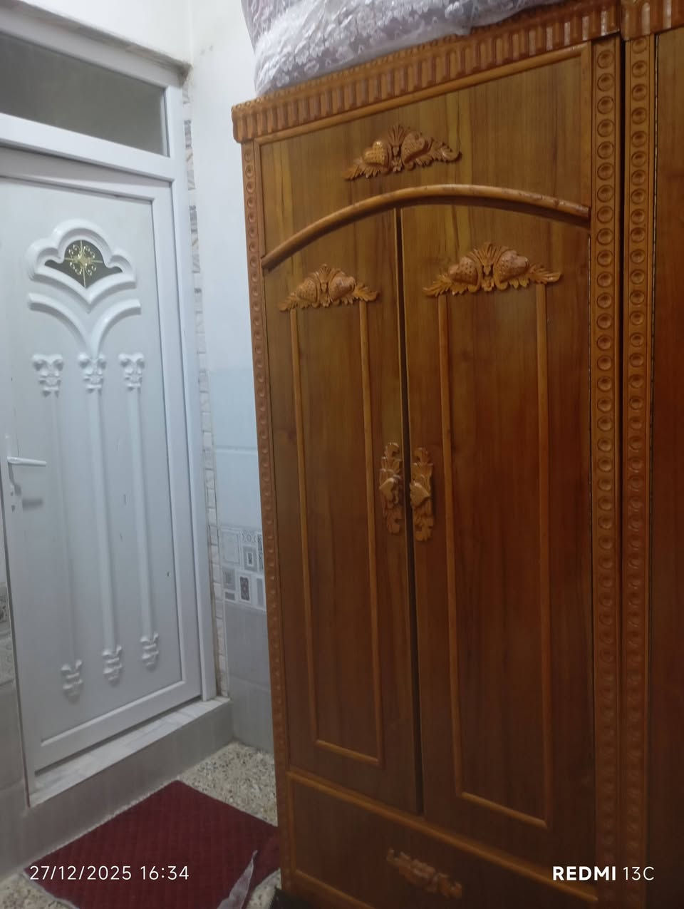 غرفه النوم لبيع مسدخدمها شي قليل سعر 750 بي مجال ***********
