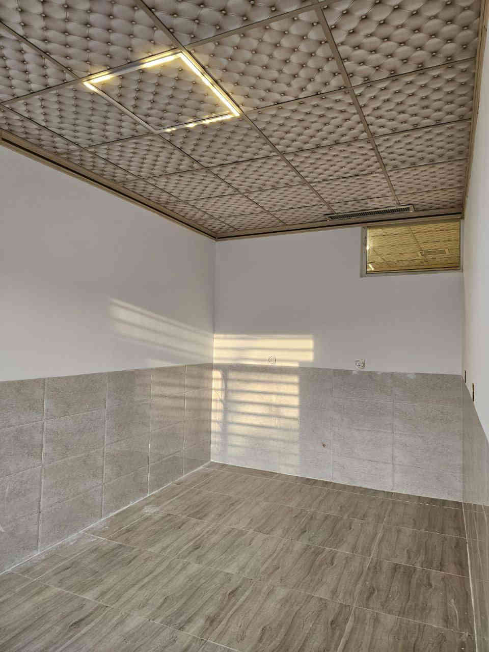 خانووی 2 نهۆم و نیو بۆ فرۆشتن 🏢 

✅ نرخی 7 دەفتەر و مامەڵەیە 💰 
Code 705 🏷️

✅ ڕووبەری ١١٩ مەترە 📏 
✅ ڕووی قیبلە 
✅ بەرامبەر باخە 🌲 
✅ دەکتی موبەریدەی هەیە 🌪️ 

پێکهاتەی خانووەکە ⏬ 
نهۆمی یەکەم ( نوستن و مەتبەخ و  میوان ) 
نهۆمی دووەم ( هۆڵ و مەتبەخ و میوان و دوو نوستن و موشتەمەلات ) 
نهۆمی سێیەم هەیکەل ( ژورێکی گەورە و موشتەمەلات ) 

بۆ زانیاری زیاتر کۆمێنتێک بنووسە 💬 #ڕاستەوخۆ وەڵامت پێدەگات ✅ 

بۆ پەیوەندی ☎️ 
0771 877 0101 

عقارات #گوڵستان 📌 دووسایدی هەواری شار - تەلاری ماد ـ ئۆفیسی ژمارە 1 

تێڕوانینێکی نوێ بۆ #خانووبەرە
