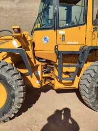 عدنه شفل كوماتسو حجم 100شفل نضيف الاستفسار على هاثه رقم 07732421379